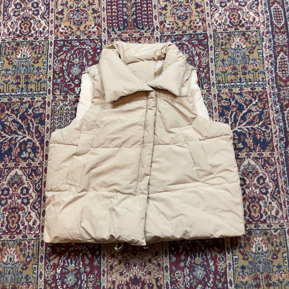 Lululemon Angled Full‎ Zip Puffer Vest Beige Sleeveless Collar lined